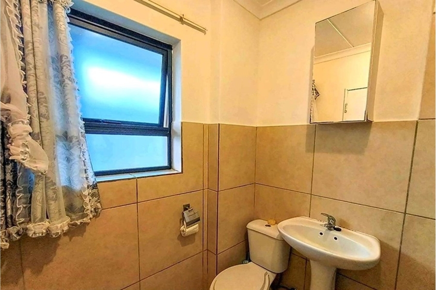 To Let 1 Bedroom Property for Rent in Buh Rein Estate Western Cape